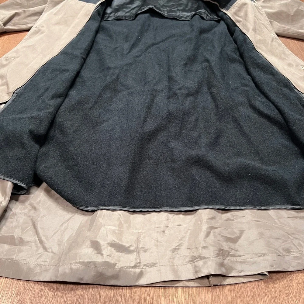 London Towne Vintage Trench Coat Tan Taupe Zip Out Lining Mens 14 Reg RN 68369 - Picture 6 of 13